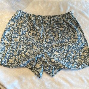 Universal Thread Shorts w/ Pockets size L. Blue and cream floral design